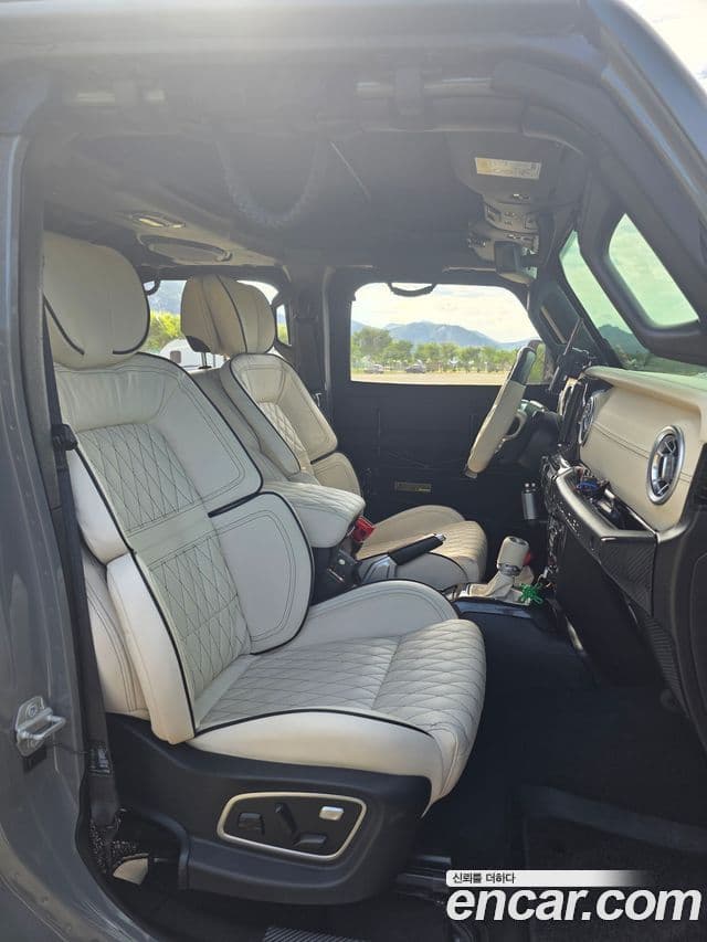 Jeep Wrangler 2021 — ფოტო 9/20