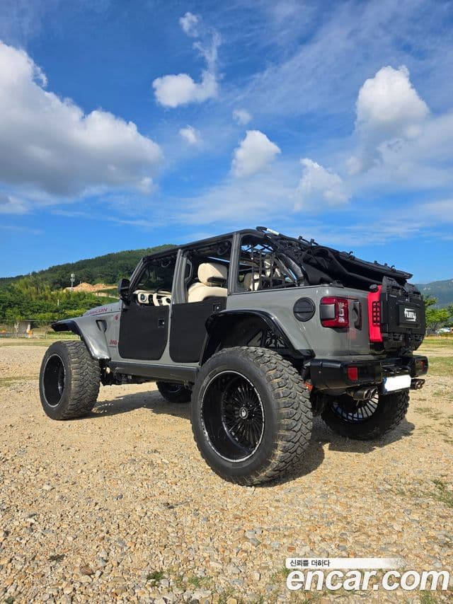 Jeep Wrangler 2021 — ფოტო 17/20