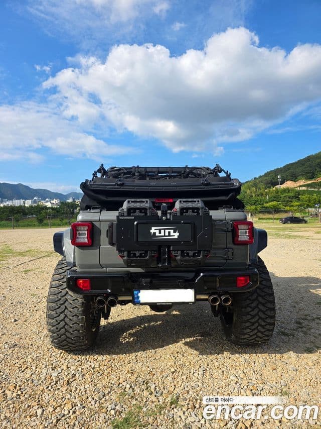 Jeep Wrangler 2021 — ფოტო 18/20