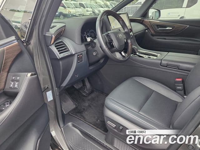 Toyota Alphard 2024 — ფოტო 9/20