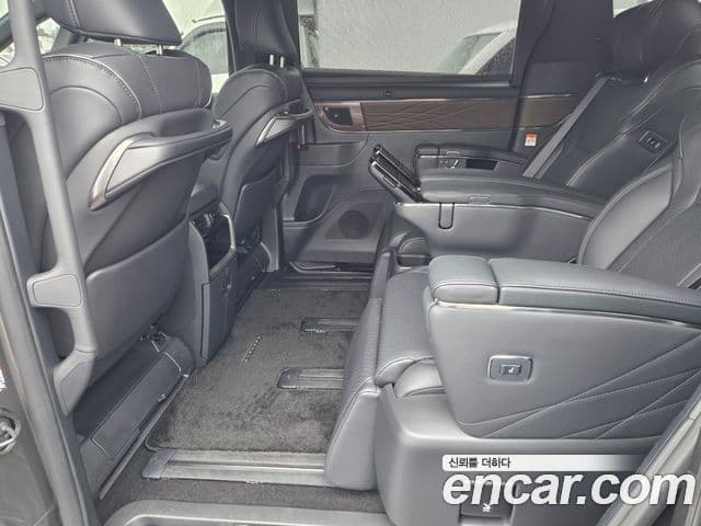 Toyota Alphard 2024 — ფოტო 10/20