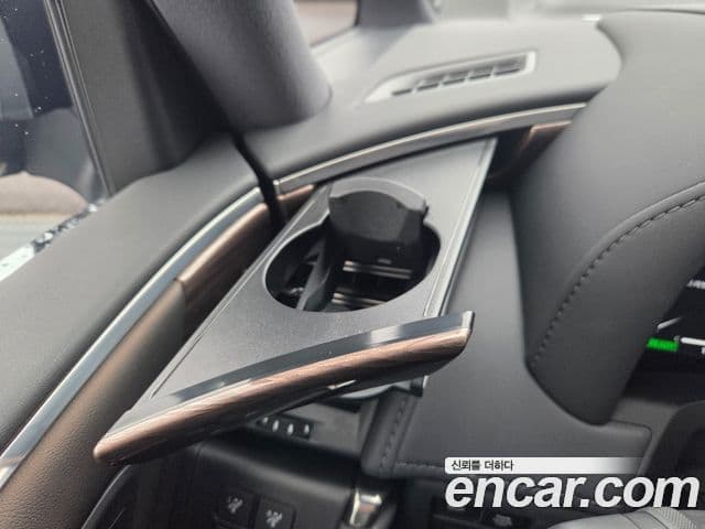 Toyota Alphard 2024 — ფოტო 13/20