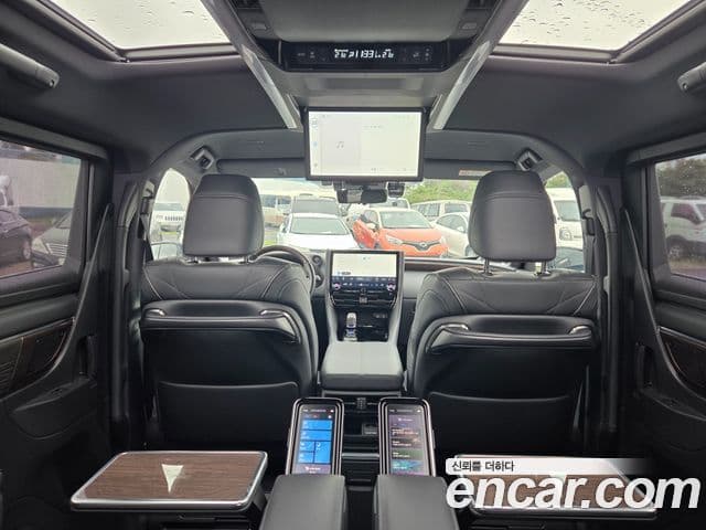 Toyota Alphard 2024 — ფოტო 15/20