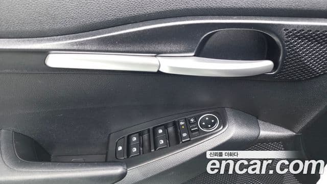 Kia Seltos 2024 — ფოტო 18/20