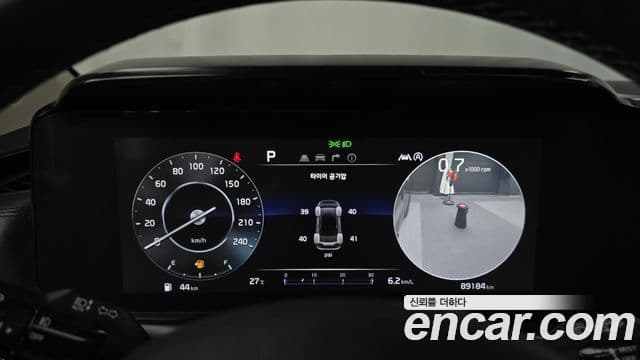 Kia Carnival 2021 — ფოტო 8/20