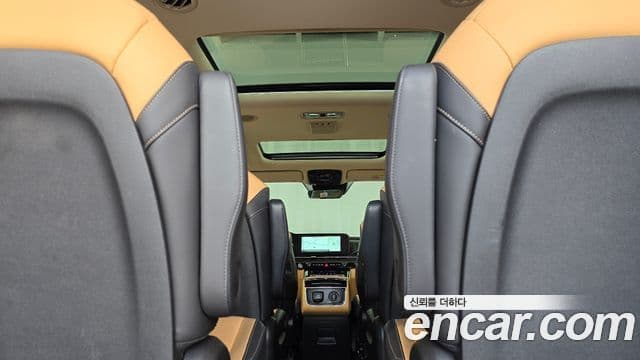 Kia Carnival 2021 — ფოტო 18/20
