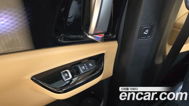 Kia Carnival 2021 — ფოტო 19/20