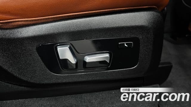BMW X7 2020 — ფოტო 17/20