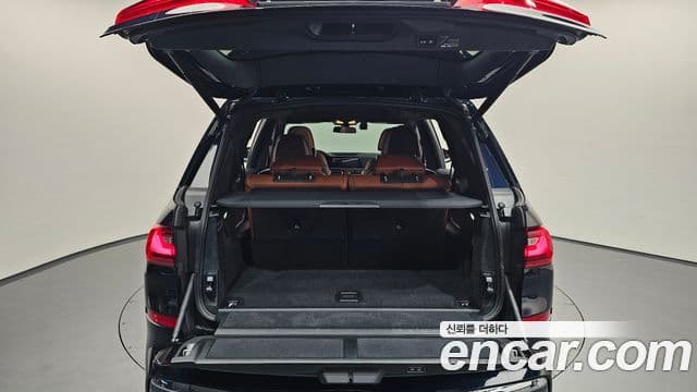 BMW X7 2020 — ფოტო 18/20