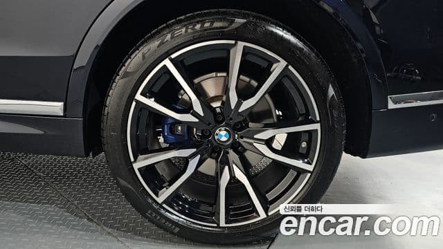 BMW X7 2020 — Photo 12/40