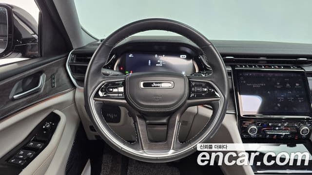 Jeep Grand Cherokee 2022 — Фото 13/20