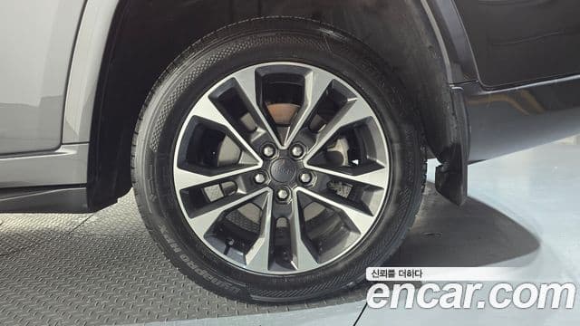 Jeep Grand Cherokee 2022 — ფოტო 8/36