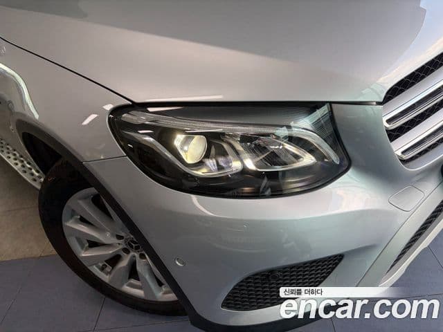 Mercedes-Benz GLC-Class 2018 — Şəkil 16/20