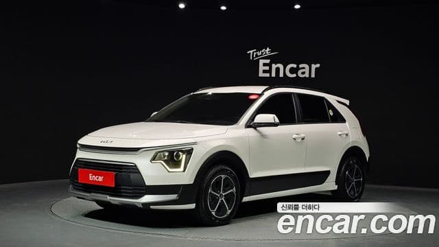 Kia Niro 2023 — ფოტო 1/20