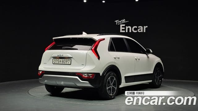 Kia Niro 2023 — ფოტო 2/20