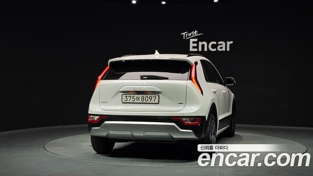 Kia Niro 2023 — ფოტო 4/20