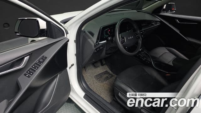 Kia Niro 2023 — ფოტო 10/20