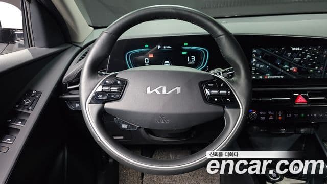 Kia Niro 2023 — ფოტო 13/20