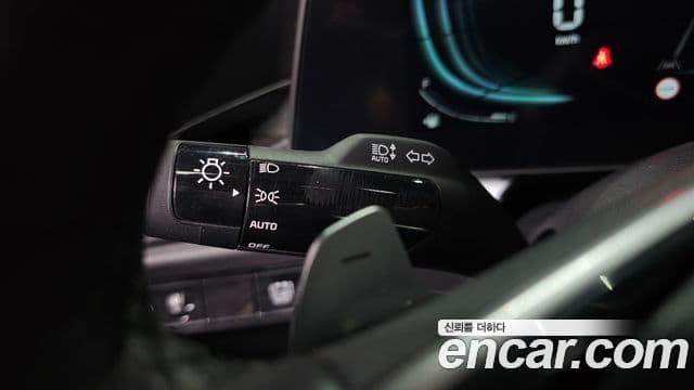 Kia Niro 2023 — ფოტო 16/20