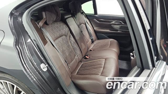 BMW 7 Series 2020 — Photo 19/20