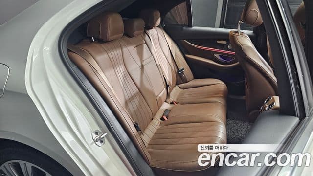 Mercedes-Benz E-Class 2021 — Şəkil 12/20