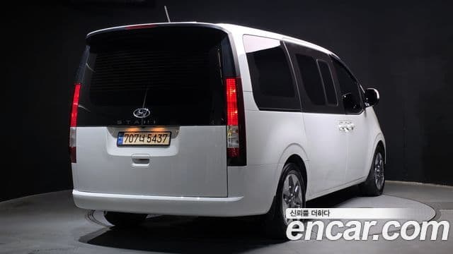 Hyundai Staria 2023 — Фото 2/20