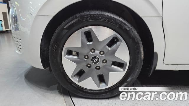 Hyundai Staria 2023 — Фото 5/20