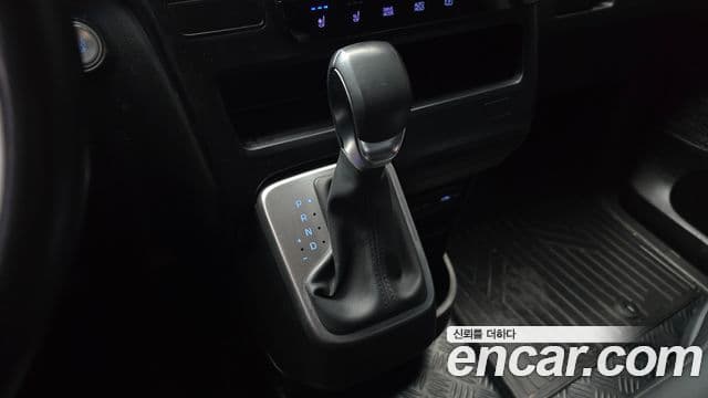 Hyundai Staria 2023 — Фото 9/20