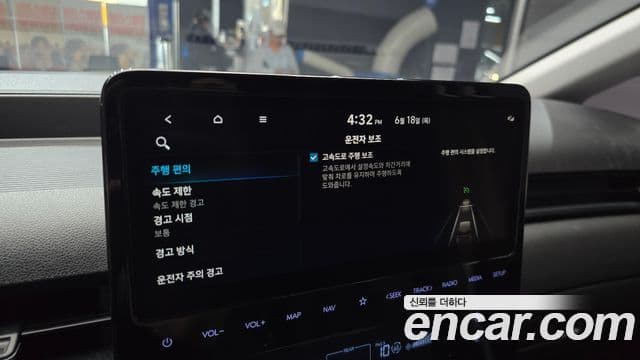Hyundai Staria 2023 — Фото 15/20