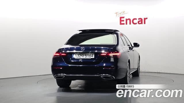 Mercedes-Benz E-Class 2021 — ფოტო 4/20
