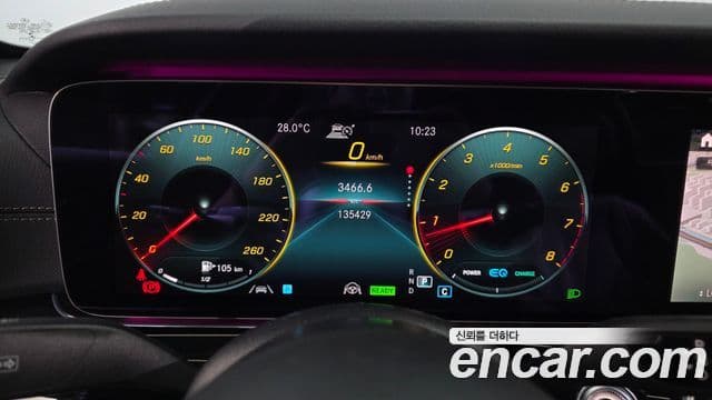Mercedes-Benz E-Class 2021 — ფოტო 8/20