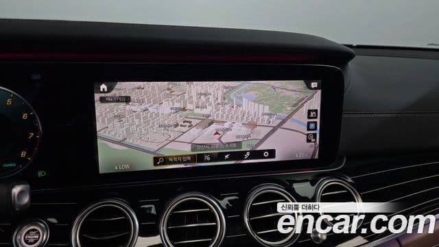 Mercedes-Benz E-Class 2021 — ფოტო 13/20