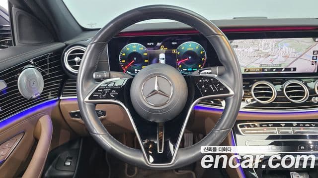 Mercedes-Benz E-Class 2021 — ფოტო 14/20