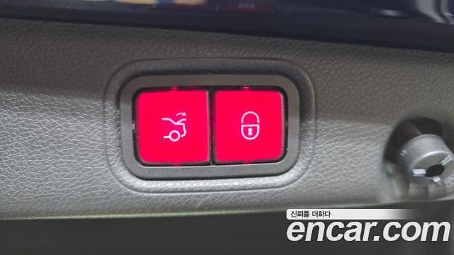 Mercedes-Benz E-Class 2021 — ფოტო 18/20