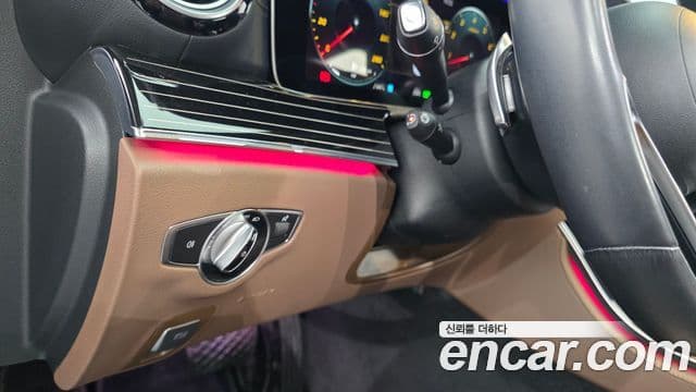 Mercedes-Benz E-Class 2021 — ფოტო 19/20