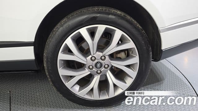 Land Rover Range Rover 2020 — Photo 17/39