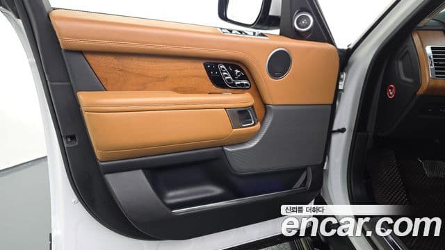 Land Rover Range Rover 2020 — Photo 14/39
