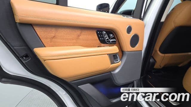 Land Rover Range Rover 2020 — Photo 29/39