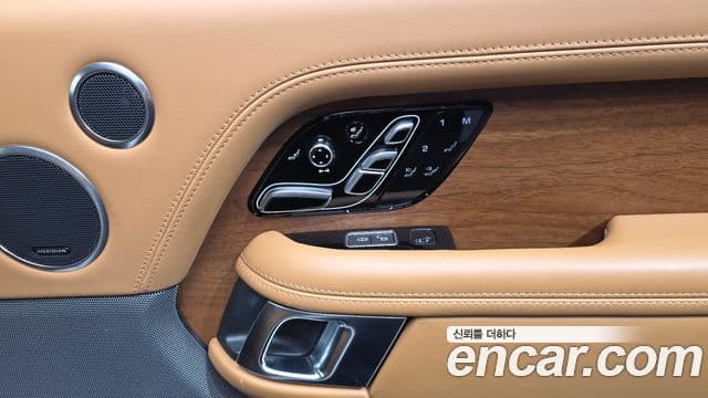 Land Rover Range Rover 2020 — Photo 27/39