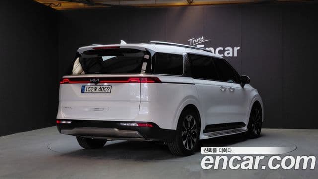 Kia Carnival 2022 — ფოტო 2/20