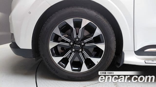 Kia Carnival 2022 — ფოტო 5/20