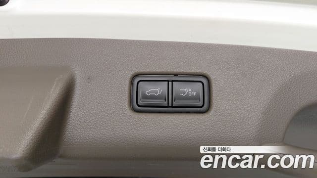 Kia Carnival 2022 — ფოტო 19/20