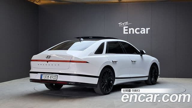 Hyundai Grandeur 2023 — ფოტო 2/20