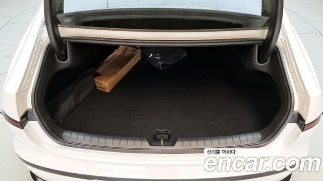 Hyundai Grandeur 2023 — ფოტო 17/20