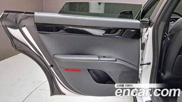 Hyundai Grandeur Hybrid 2023 — Photo 22/34