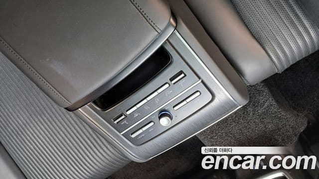 Hyundai Grandeur Hybrid 2023 — Photo 15/34