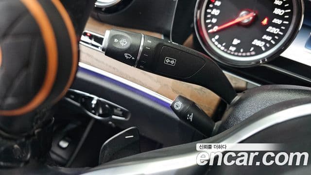 Mercedes-Benz E-Class 2019 — Şəkil 17/20