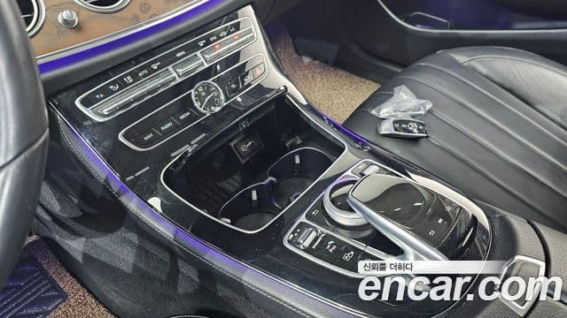 Mercedes-Benz E-Class 2019 — Şəkil 18/20