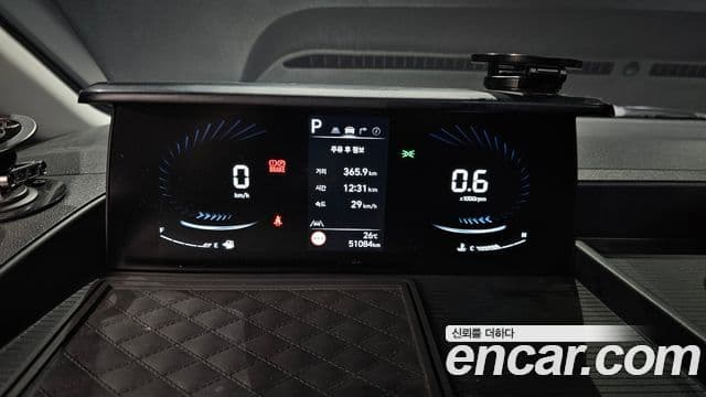 Hyundai Staria 2025 — Şəkil 8/20