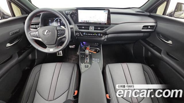 Lexus UX300h 2026 — ფოტო 7/20